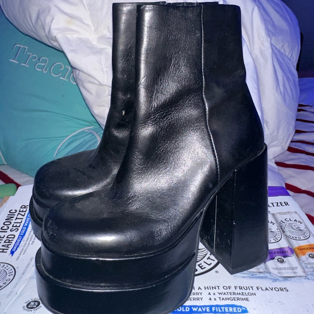 Steve Madden platform black Bianca boots